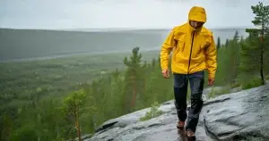 Paras kevytsadeasu kesävaellukselle Suomen vaihteleviin olosuhteisiin 2026