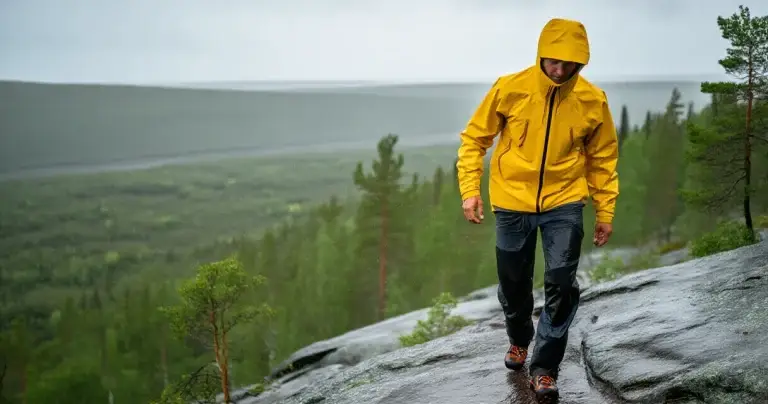 Paras kevytsadeasu kesävaellukselle Suomen vaihteleviin olosuhteisiin 2026