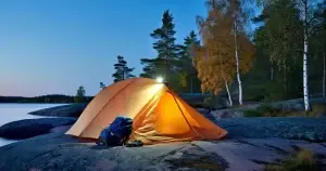 Mitä ottaa mukaan vaellukselle? Täydellinen pakkauslista 2026